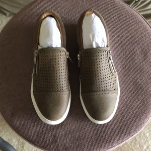 Report Zipper Casual Sneakers. Stitch Fix Size 7.5